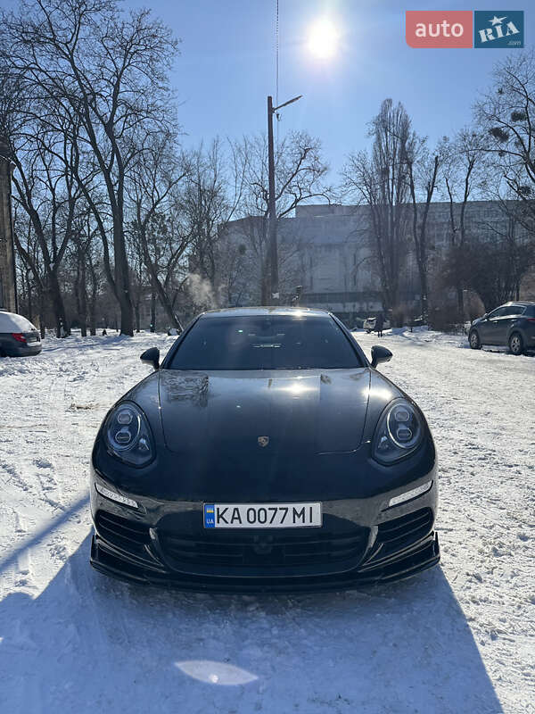 Фастбэк Porsche Panamera 2013 в Киеве