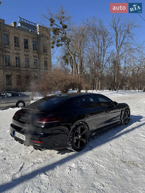 Фастбэк Porsche Panamera 2013 в Киеве