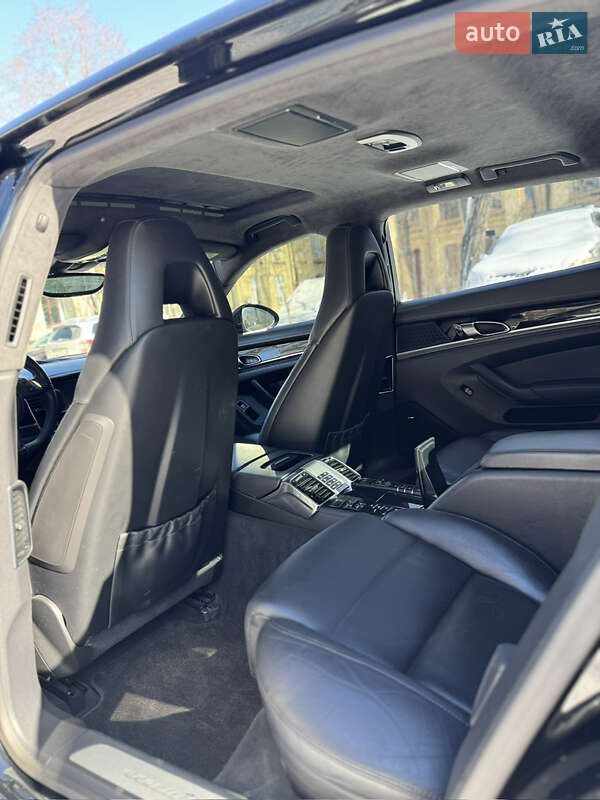 Фастбэк Porsche Panamera 2013 в Киеве