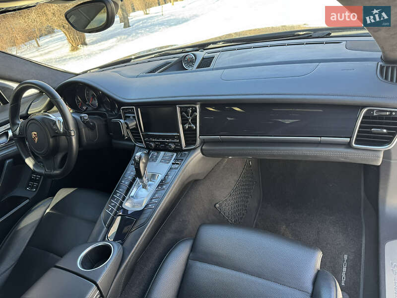 Фастбэк Porsche Panamera 2013 в Киеве