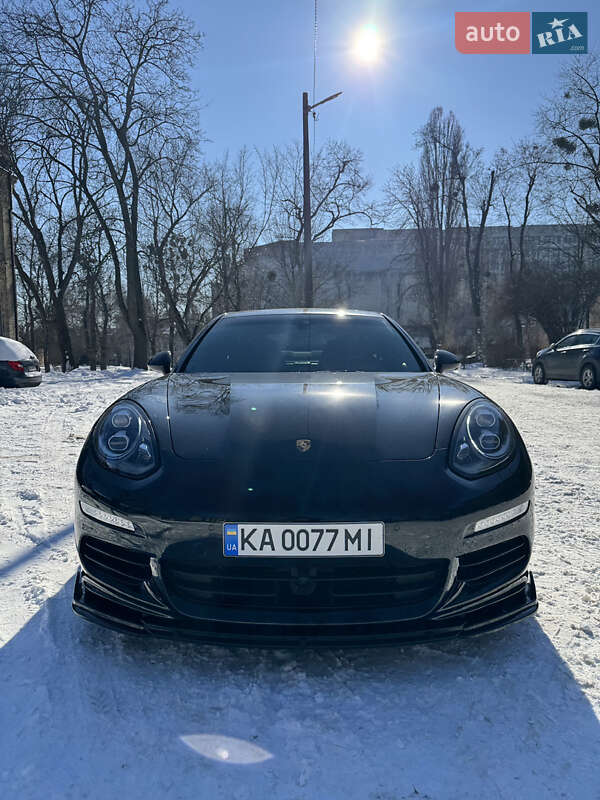 Фастбэк Porsche Panamera 2013 в Киеве