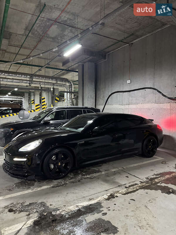 Фастбэк Porsche Panamera 2013 в Киеве