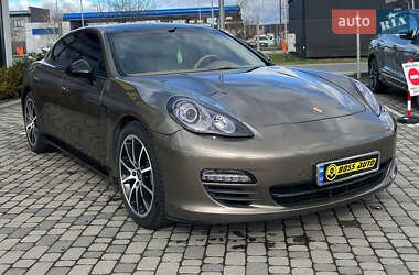 Фастбек Porsche Panamera 2012 в Мукачевому