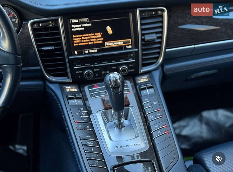Фастбэк Porsche Panamera 2012 в Львове