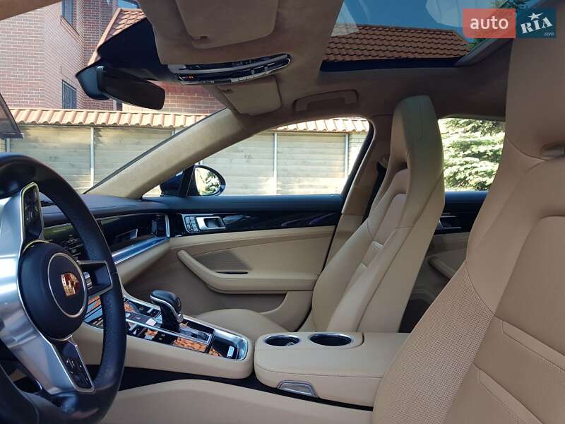 Фастбэк Porsche Panamera 2017 в Киеве