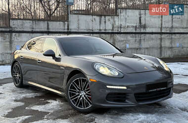 Фастбек Porsche Panamera 2014 в Рівному