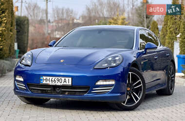 Фастбек Porsche Panamera 2010 в Одесі