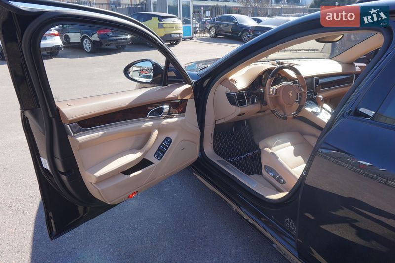 Фастбэк Porsche Panamera 2013 в Одессе