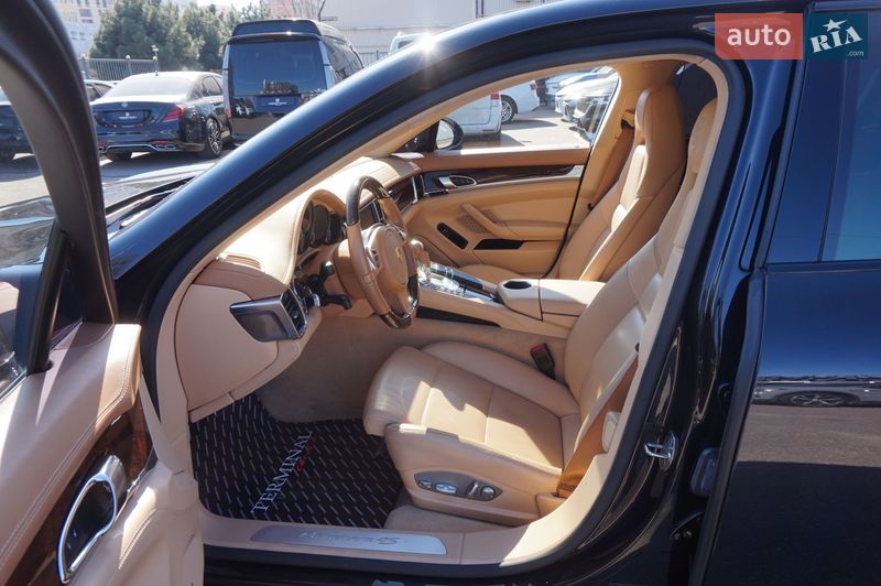 Фастбэк Porsche Panamera 2013 в Одессе