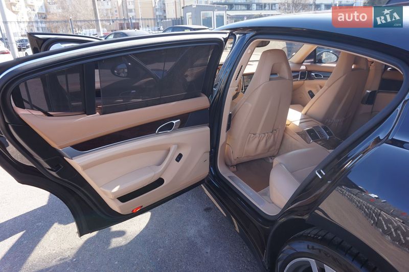Фастбэк Porsche Panamera 2013 в Одессе