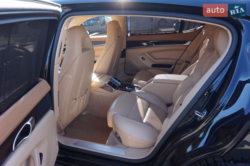 Фастбэк Porsche Panamera 2013 в Одессе