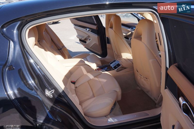 Фастбэк Porsche Panamera 2013 в Одессе