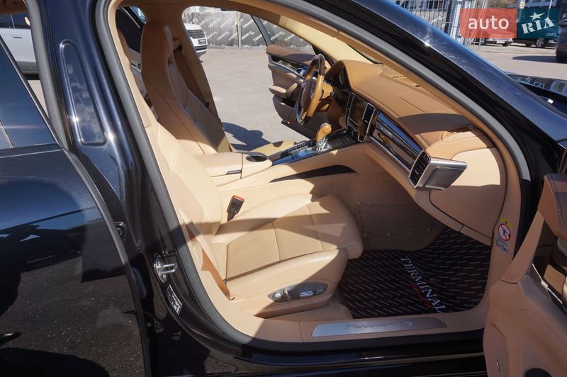 Фастбэк Porsche Panamera 2013 в Одессе