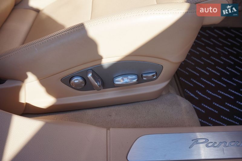 Фастбэк Porsche Panamera 2013 в Одессе