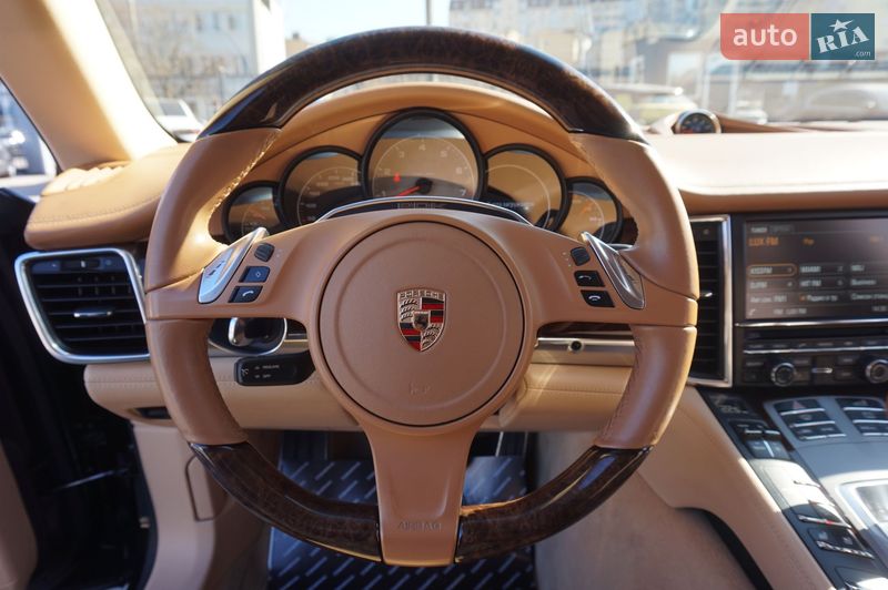 Фастбэк Porsche Panamera 2013 в Одессе