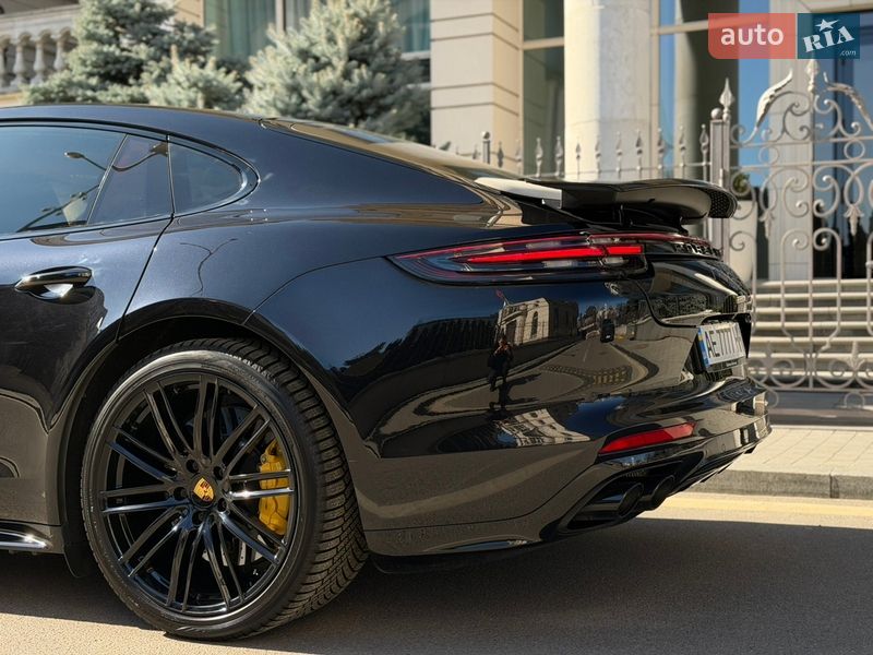Фастбэк Porsche Panamera 2017 в Киеве