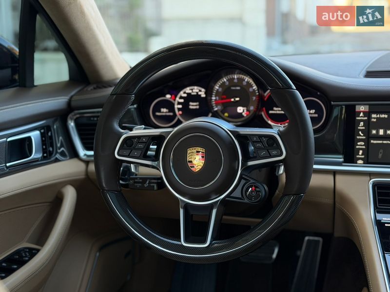 Фастбэк Porsche Panamera 2017 в Киеве