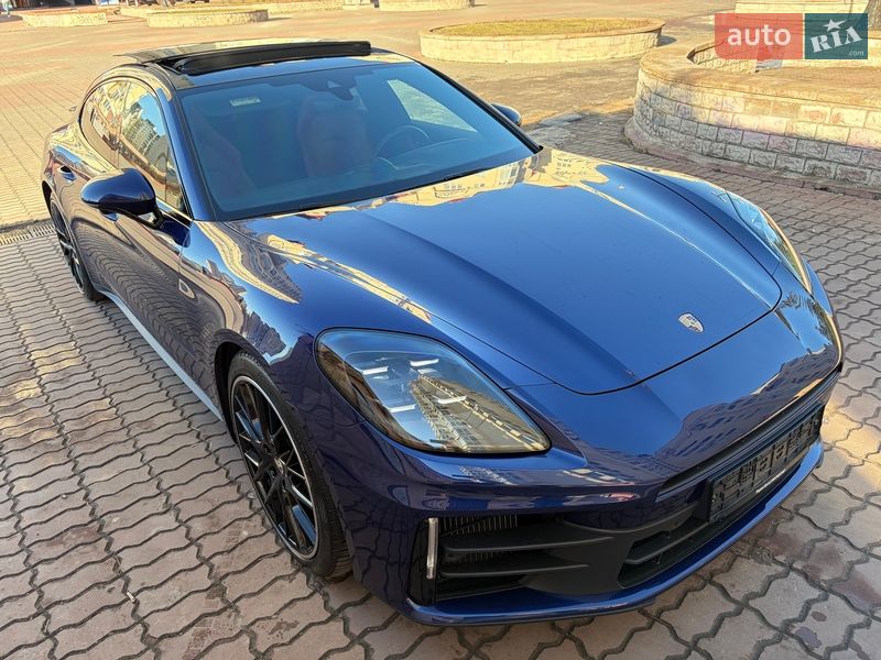 Фастбэк Porsche Panamera 2024 в Киеве