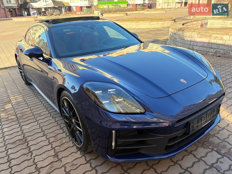 Фастбэк Porsche Panamera 2024 в Киеве