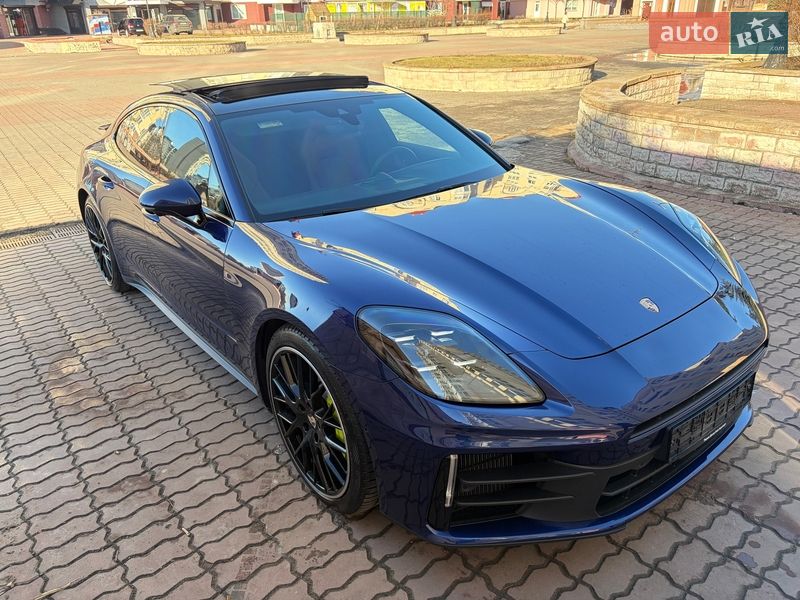 Фастбэк Porsche Panamera 2024 в Киеве