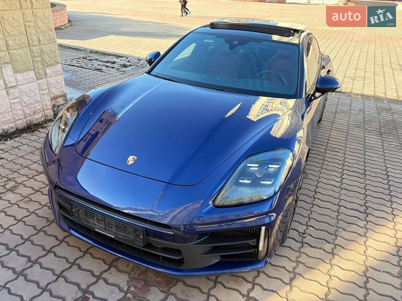 Фастбэк Porsche Panamera 2024 в Киеве