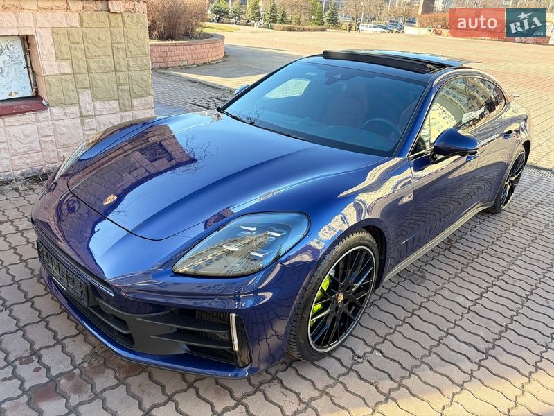 Фастбэк Porsche Panamera 2024 в Киеве