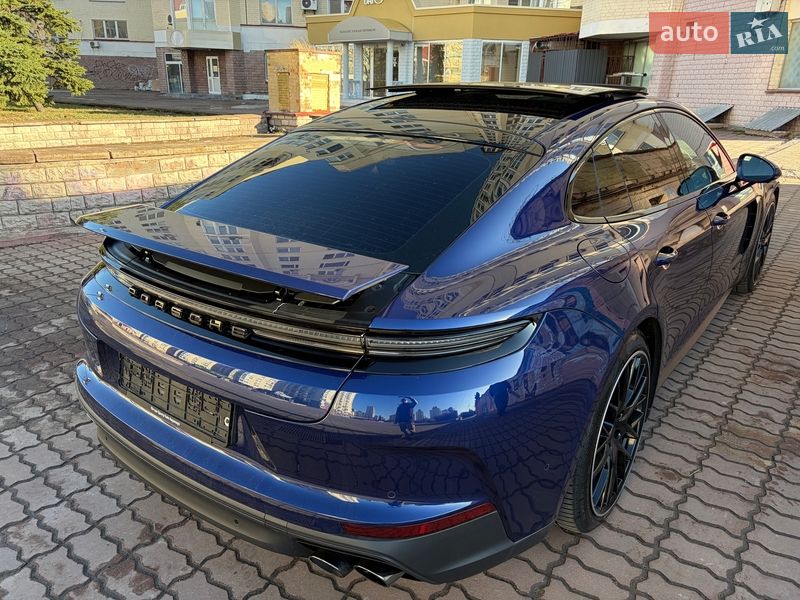 Фастбэк Porsche Panamera 2024 в Киеве