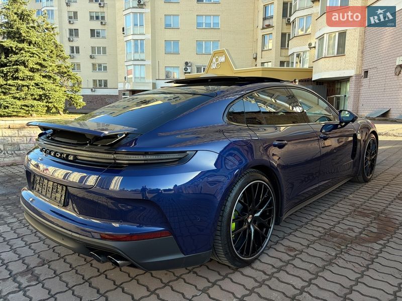 Фастбэк Porsche Panamera 2024 в Киеве