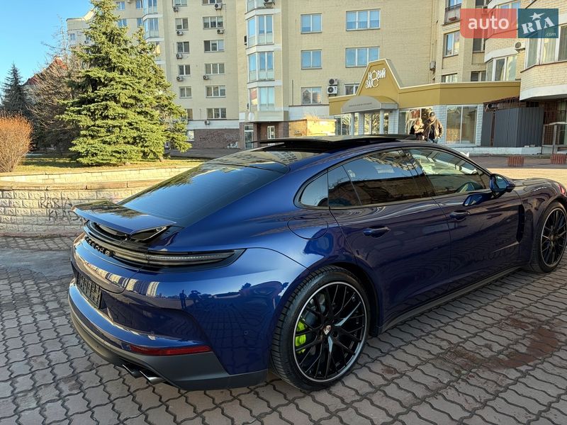Фастбэк Porsche Panamera 2024 в Киеве