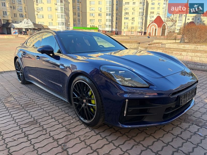 Фастбэк Porsche Panamera 2024 в Киеве