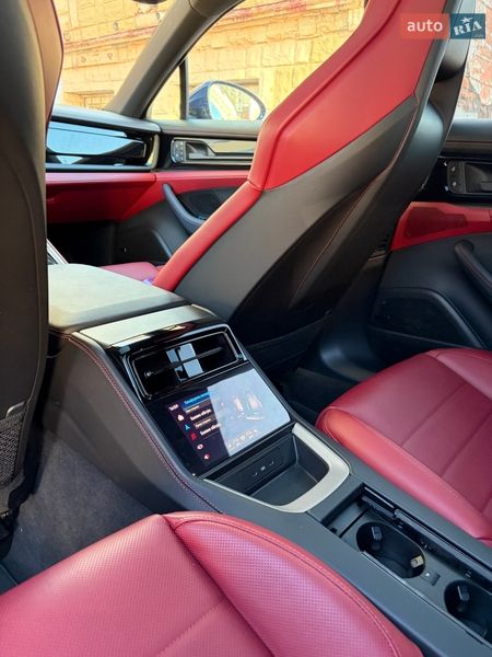 Фастбэк Porsche Panamera 2024 в Киеве