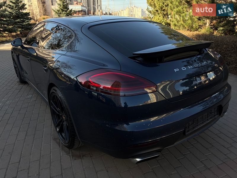 Фастбэк Porsche Panamera 2013 в Киеве