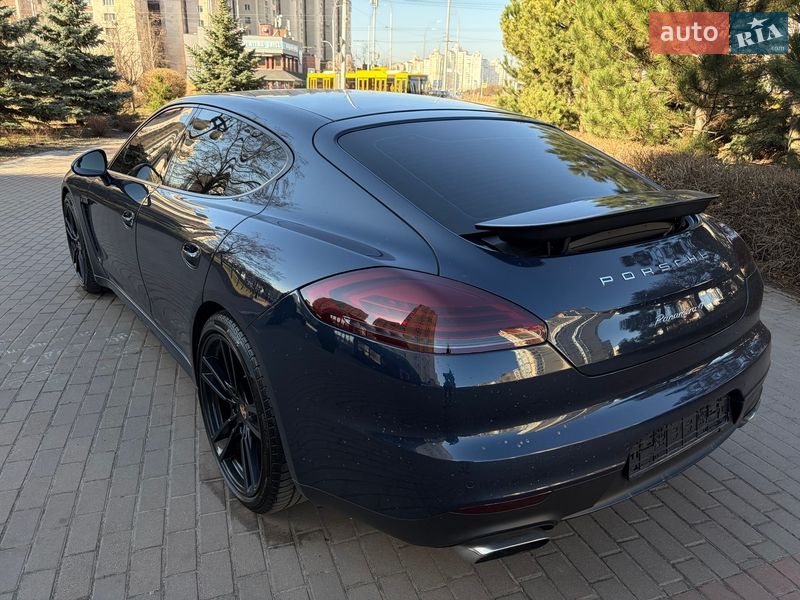 Фастбэк Porsche Panamera 2013 в Киеве