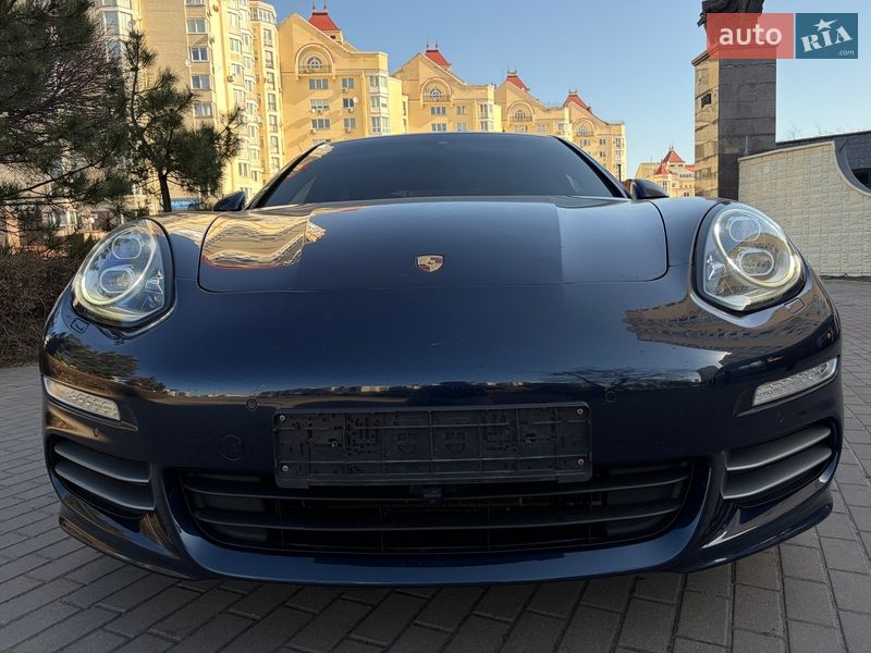 Фастбэк Porsche Panamera 2013 в Киеве