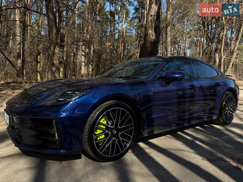 Фастбэк Porsche Panamera 2024 в Киеве