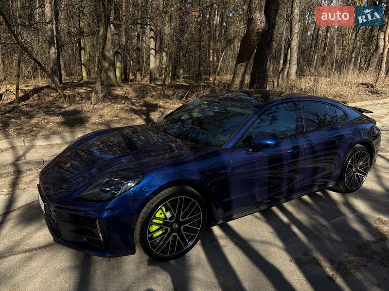 Фастбэк Porsche Panamera 2024 в Киеве