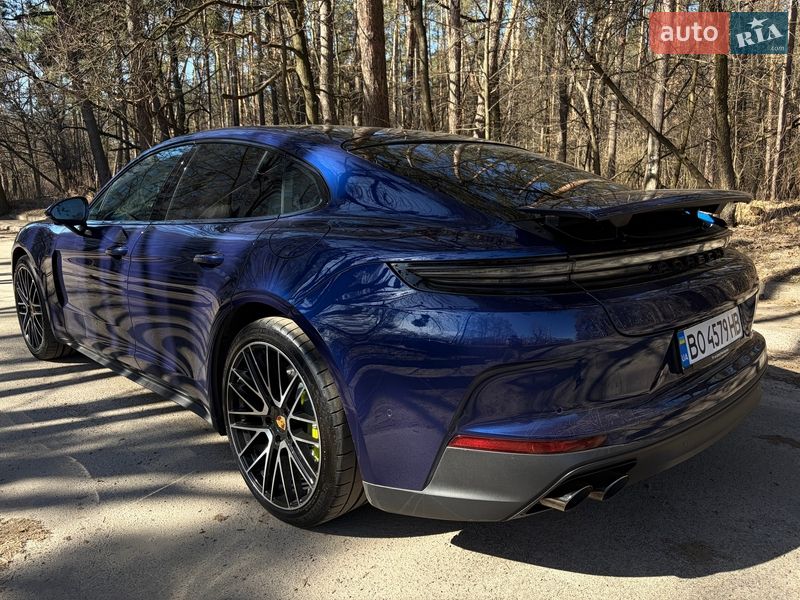 Фастбэк Porsche Panamera 2024 в Киеве