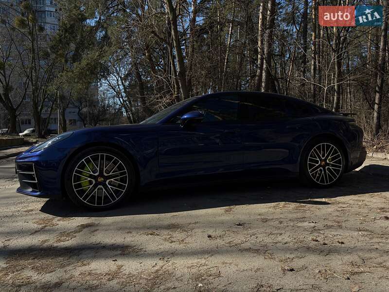 Фастбэк Porsche Panamera 2024 в Киеве
