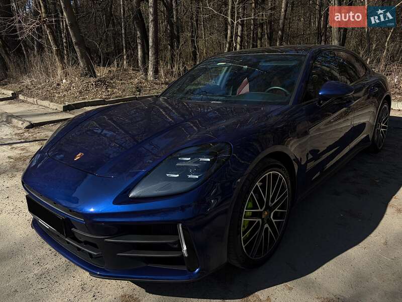 Фастбэк Porsche Panamera 2024 в Киеве