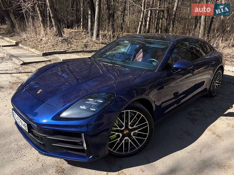 Фастбэк Porsche Panamera 2024 в Киеве