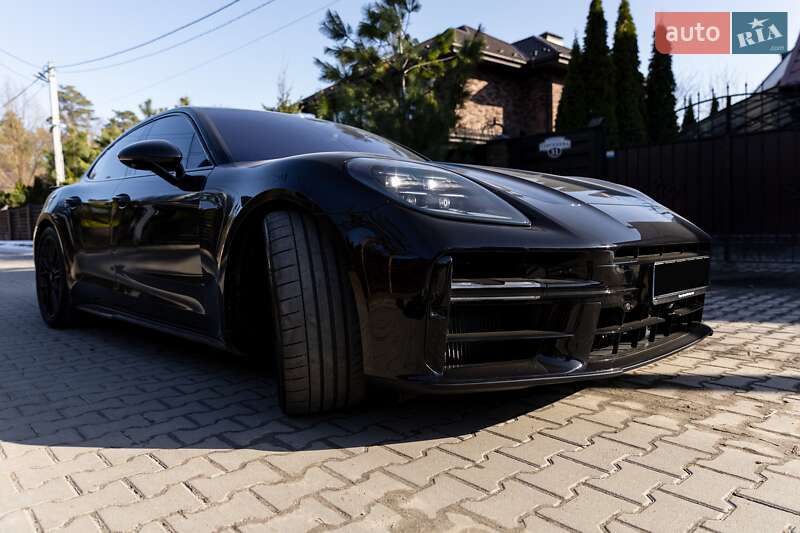 Фастбэк Porsche Panamera 2025 в Киеве