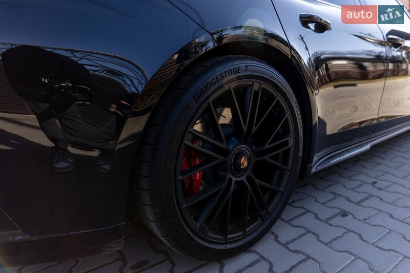 Фастбэк Porsche Panamera 2025 в Киеве