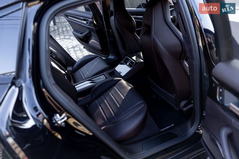 Фастбэк Porsche Panamera 2025 в Киеве