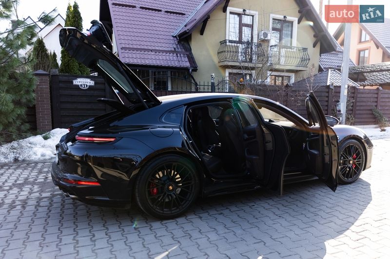 Фастбэк Porsche Panamera 2025 в Киеве