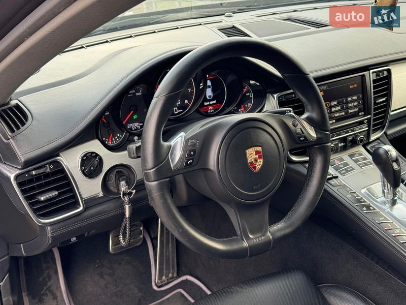 Фастбэк Porsche Panamera 2013 в Виннице