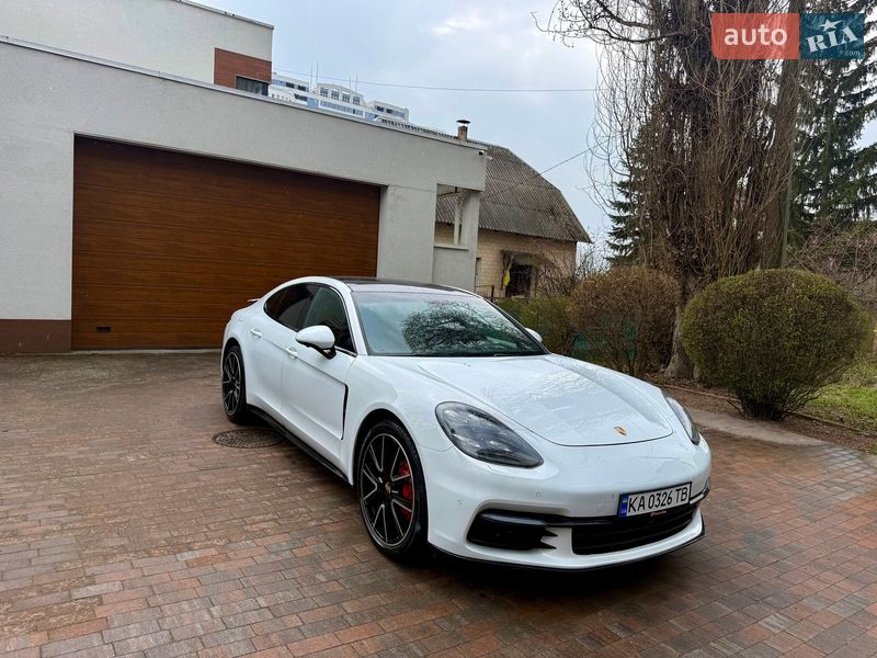 Фастбек Porsche Panamera 2017 в Києві