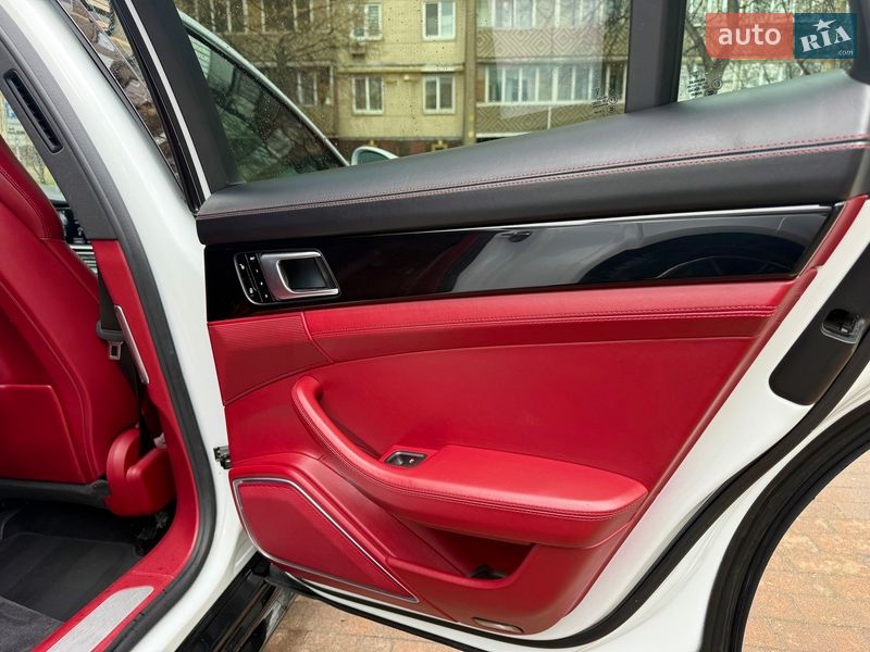 Фастбек Porsche Panamera 2017 в Києві