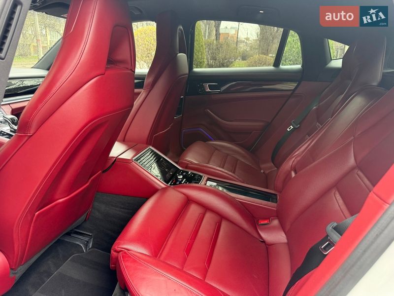 Фастбек Porsche Panamera 2017 в Києві