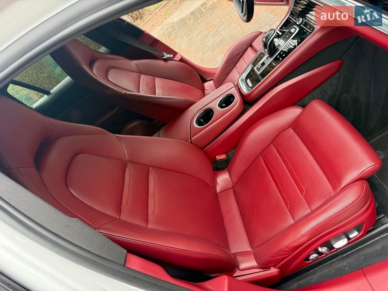 Фастбек Porsche Panamera 2017 в Києві