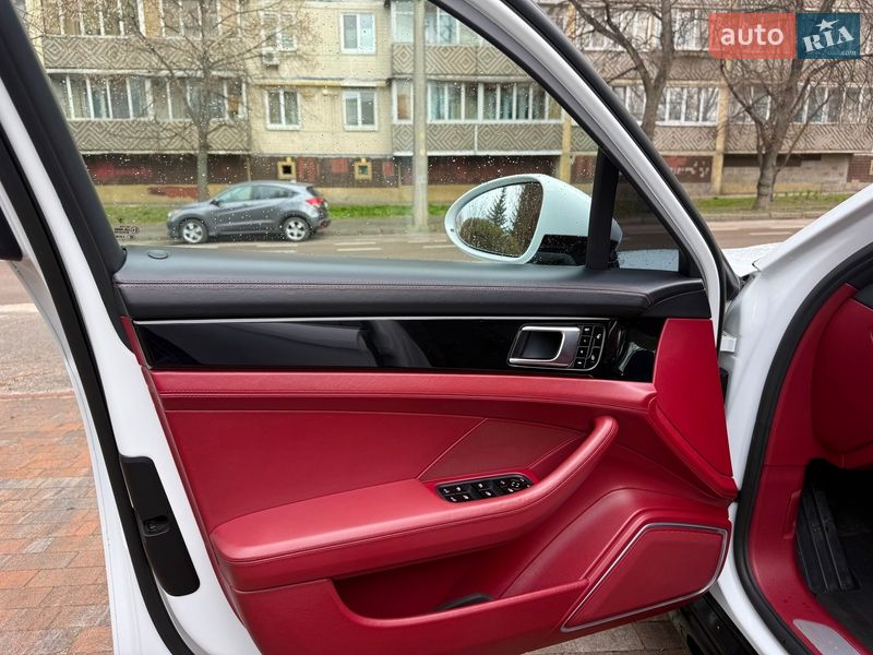 Фастбек Porsche Panamera 2017 в Києві